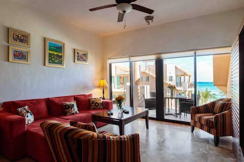 Top Airbnb: *3BR Oceanfront PH w/roof terrace & infinity pool* in Centro