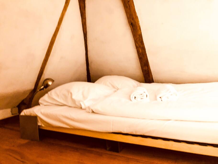 2. Bett auf der Galerie