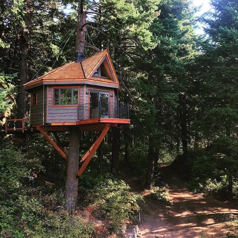 Treehouse in the Columbia River Gorge!