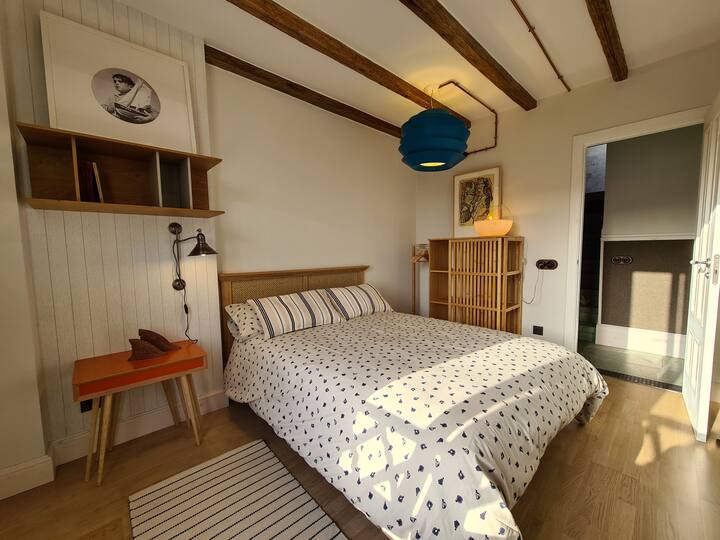 Double bedroom bed 135cm