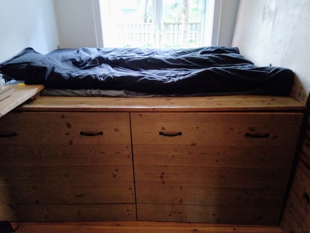 Fantastic terrace. amazing kids room. Next to zoo.