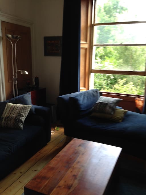 FRONT ROOM