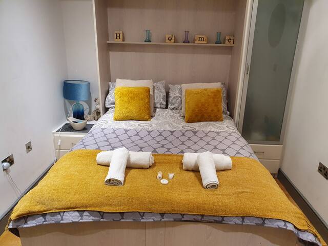 Modern Studio Flat - Leeds City Centre, LS1  (27)