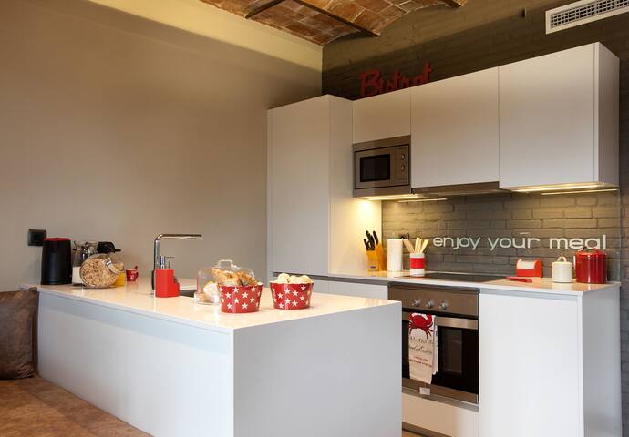 Superior with breakfast by Miro EnjoyBCN Apts gallery image 4