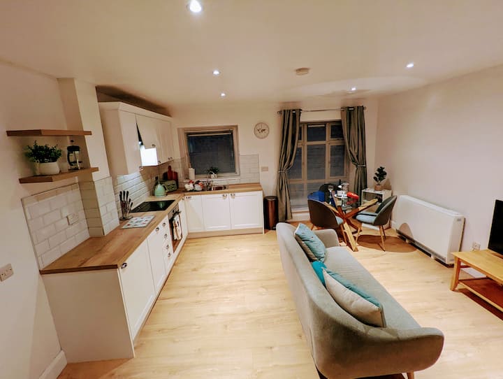 Quiet Modern Apartment Close To City Centre - Cork