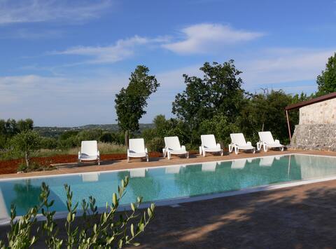 Eutopia, trullo IRIS