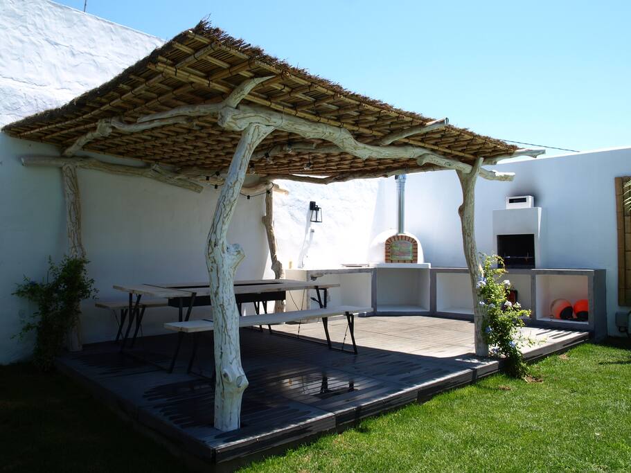 BBQ and Pizza area