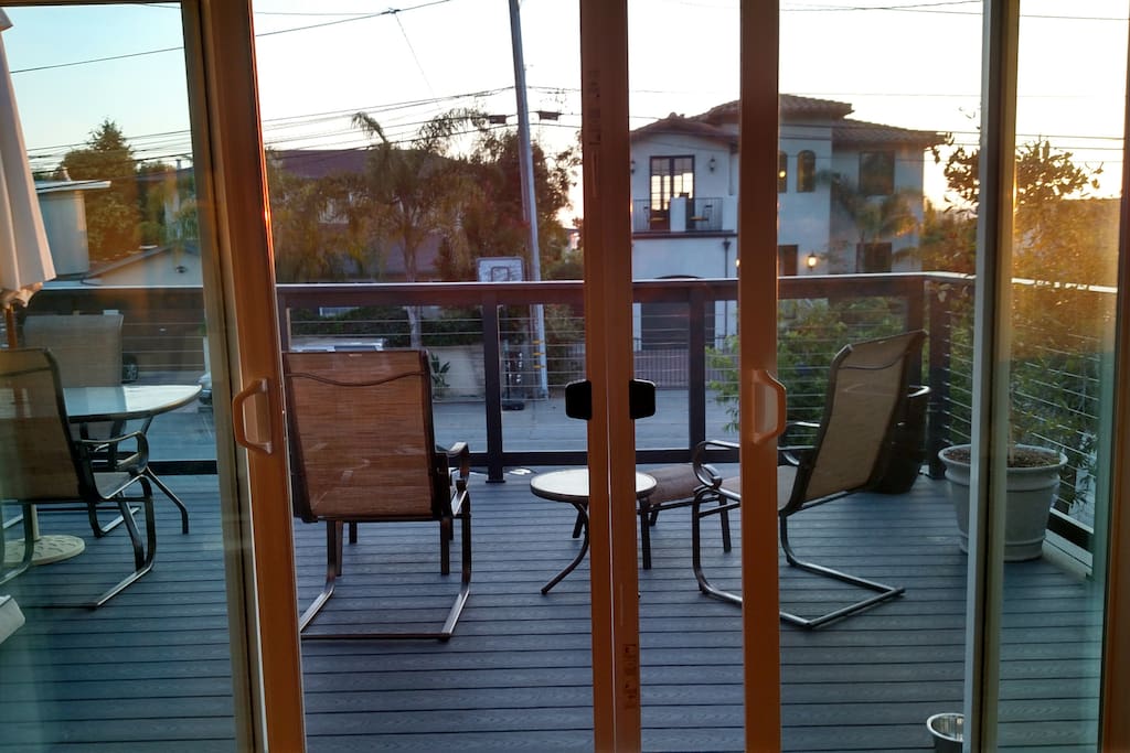 Front deck on 2nd floor is large, has nice sitting and dining area for 6.