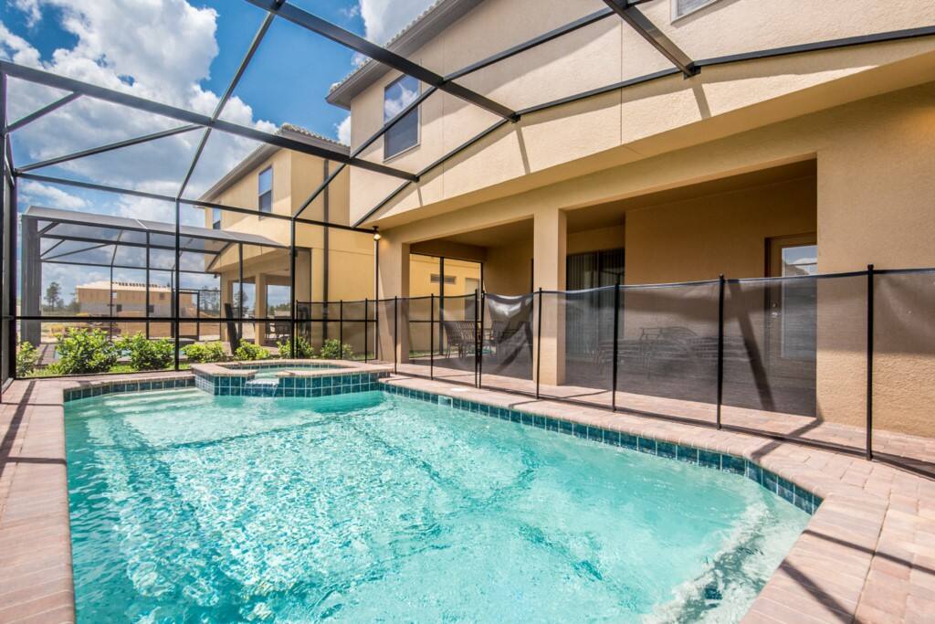 Jacuzzi,Tub,Door,Sliding Door,Pool