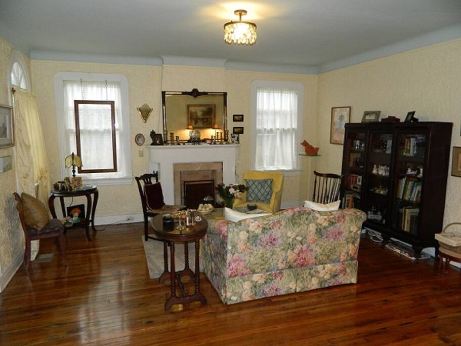 Living Room is a peaceful place to read or just meditate