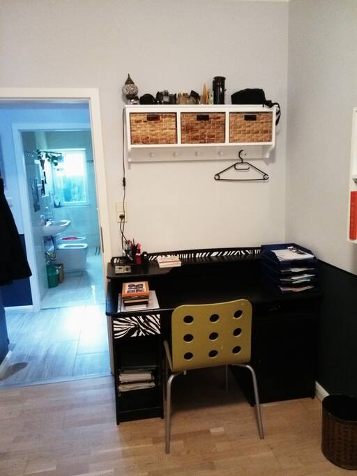 bedroom-desk