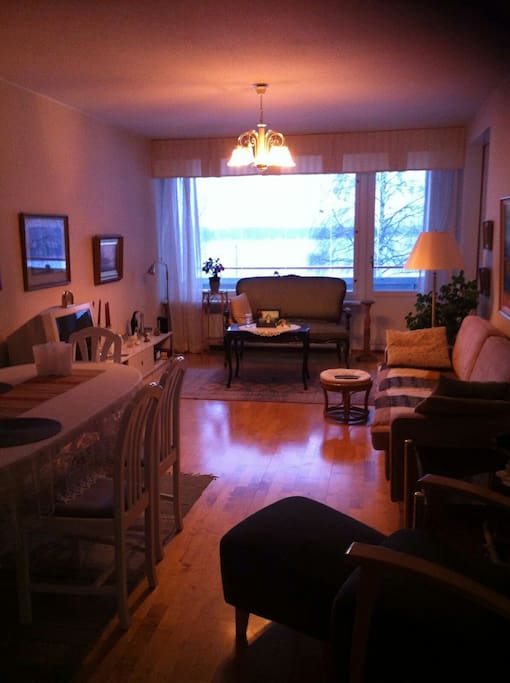 Olohuone sisäänkäynniltä päin / Living room from the entrance