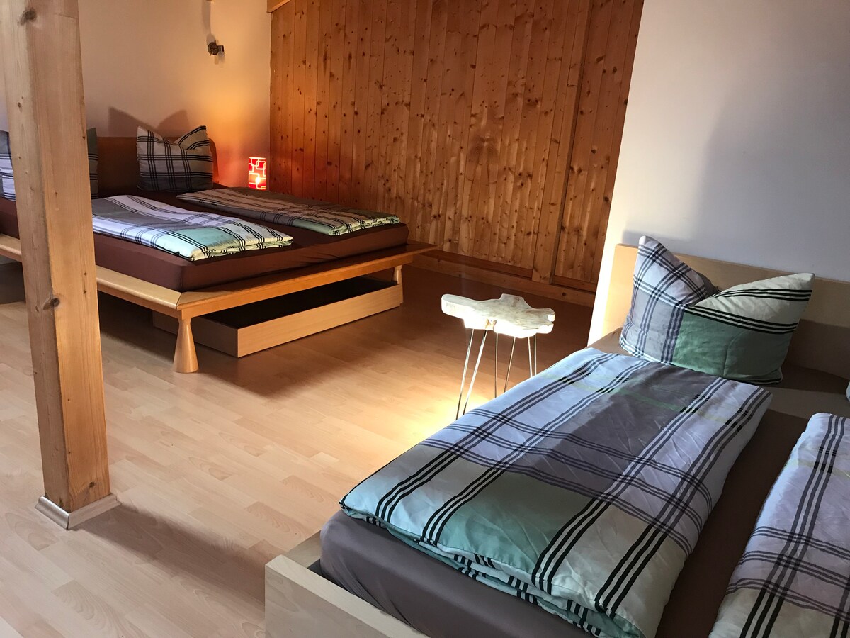 И двете двойни легла могат да се видят  в студиото, така че тук може да се настанят до 4 души. 