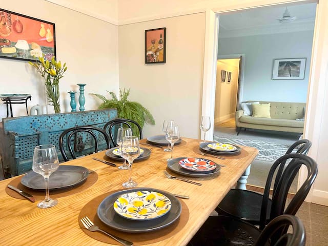 UNIQUE AFFORDABLE LUXURY – CLOSE TO CITY & BONDI! gallery image 2