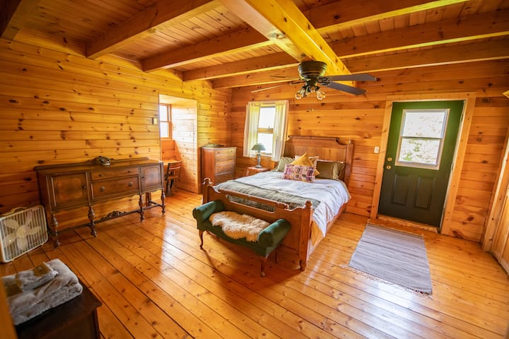 upper level bedroom #1