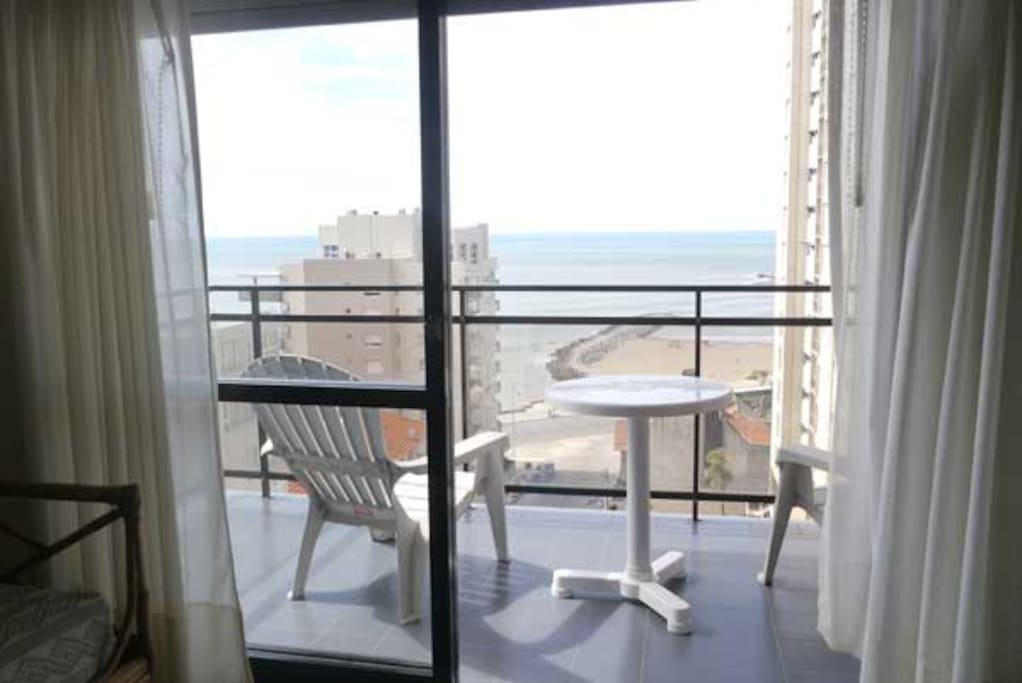 Balcon con vista al mar.