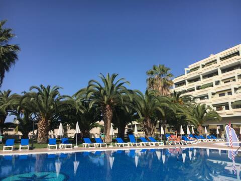 Successful Airbnb property: Tenerife apartment with terrace views and pool in Puerto De La Cruz