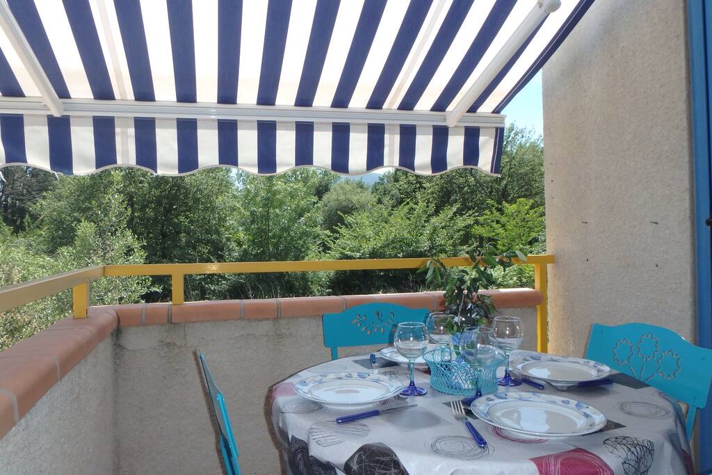 Terrasse avec store