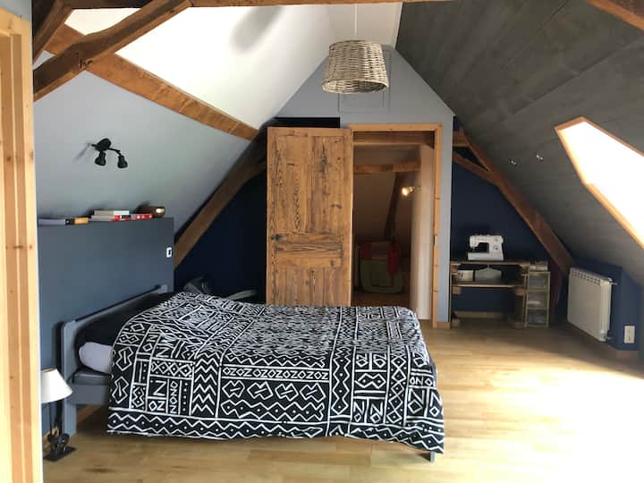 Მთავარი ფლიგელი, 160 სმ საწოლი,  საშხაპე ოთახი