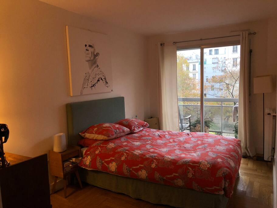 Chambre 1, suite parentale avec un lit 140*190, vue jardin