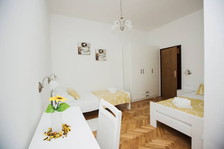 стая с 2 единични легла 