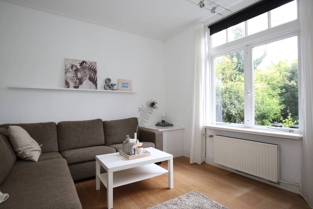 Sitting/tv room with view on the garden