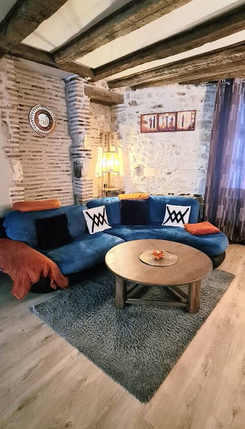 Airbnb performant: L'Appart 42 Townhouse with multiple floors hypercentre à Châteauroux