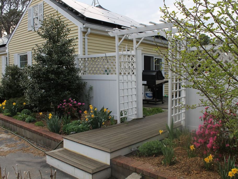Front entrance to deck