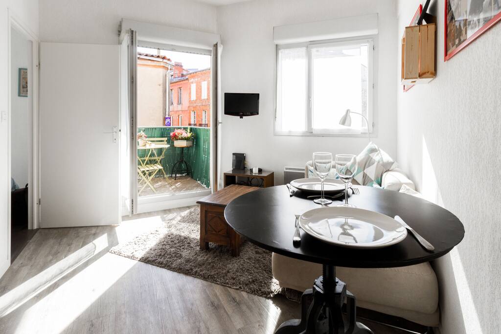 Prendre votre repas à l'intérieur ou sur la terrasse