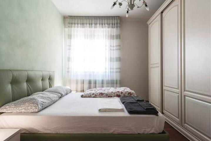 The Beautiful Room 3 - 2 Minutes from station