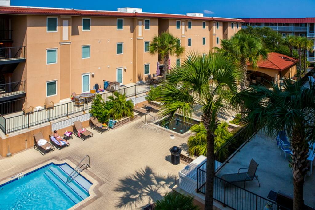 312 Brass Rail Luxury 3b/2.5b pool Condominiums for Rent in Tybee