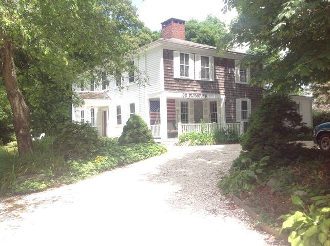 1800's home near BSU and train!