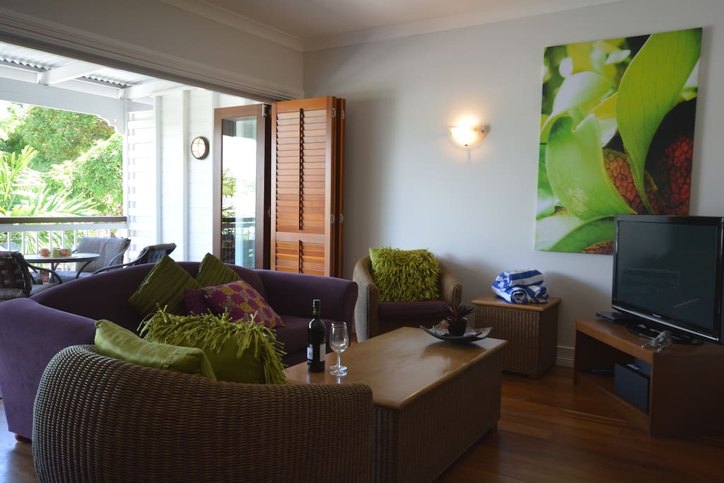 Lounge room, TV, DVD, Bluetooth stereo