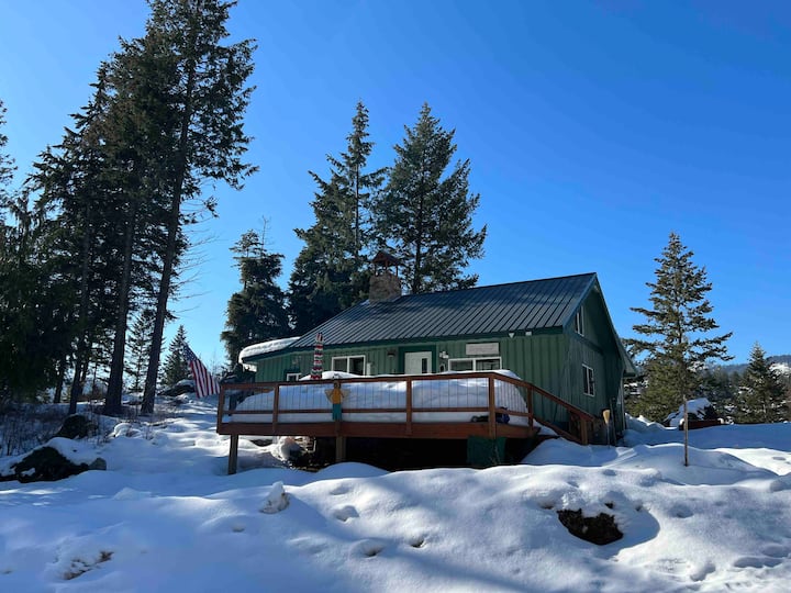 2 bdrms on 20 acres, 7 minutes from Waitts lake Cabins for Rent in