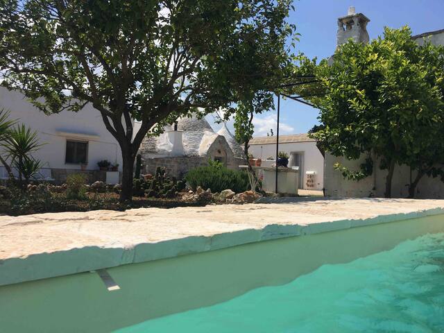 Trullo authentique avec piscine jardin Pouilles gallery image 5