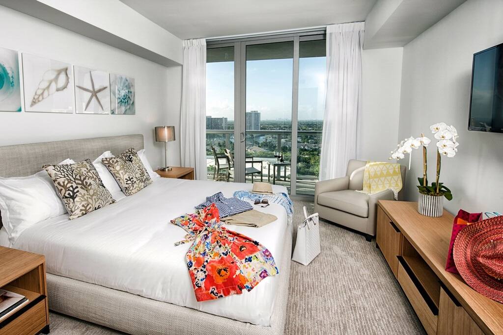 Drift off to sleep in the luxurious king bed.