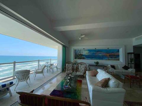 Luxurious penthouse on beach for family or friends