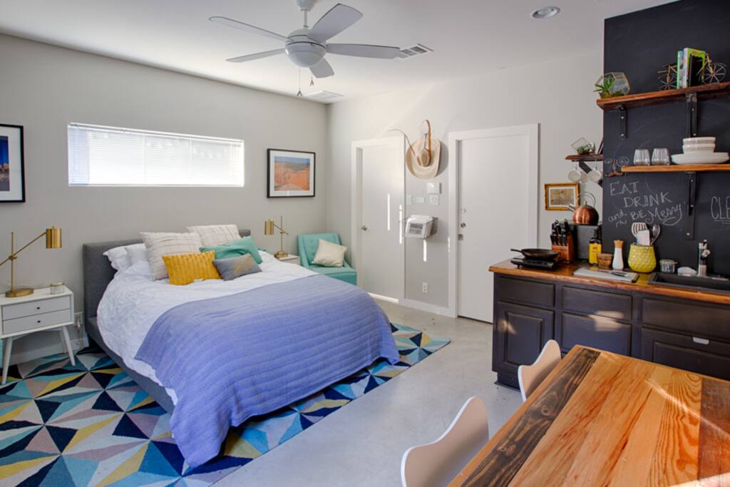 Large master queen bed suite on the first floor complete with it's own kitchenette!