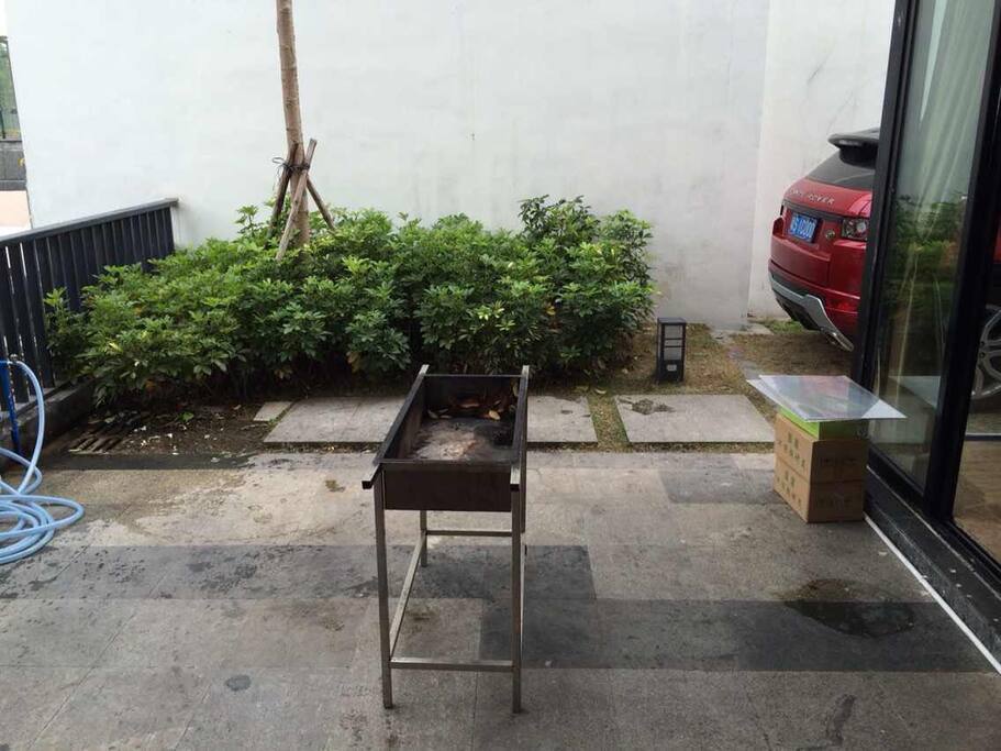 小花园,可以烧烤