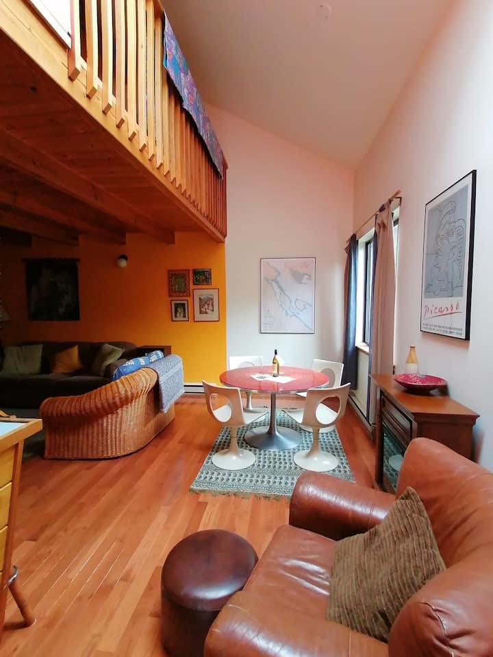 Touch The Earth Guest House Suite - Hornby Island