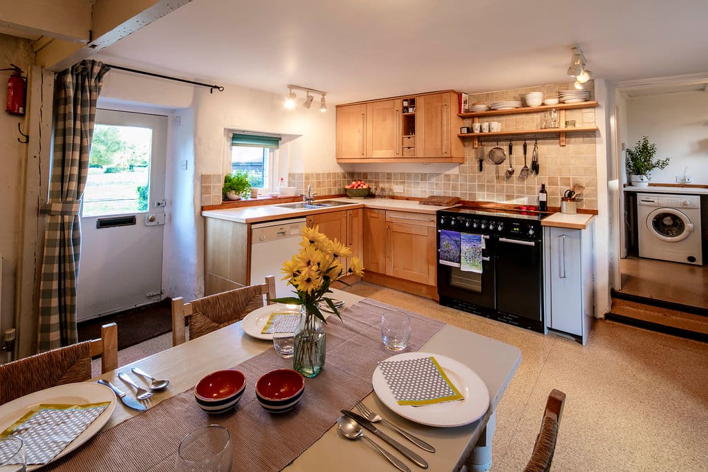Open kitchen / dining