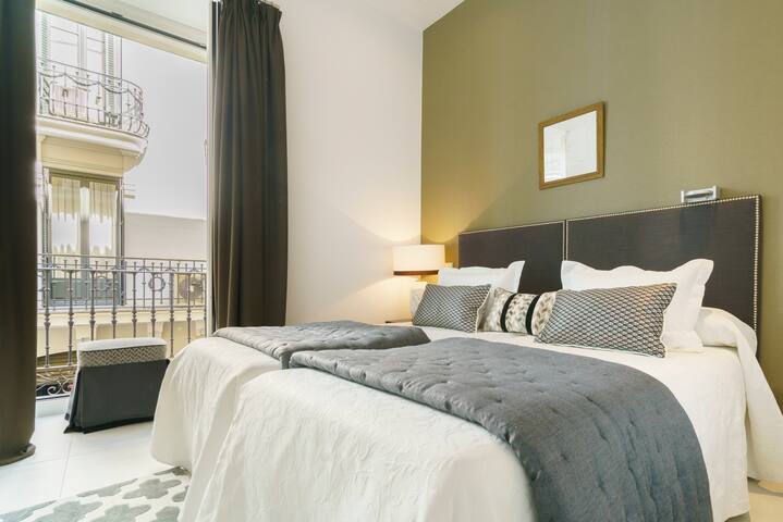 Homeclub | Elegant Apartment in Justice District gallery image 5