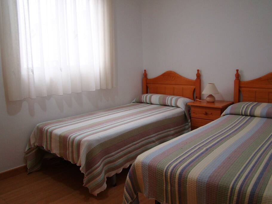 Dormitorio de 2 camas de 90*190