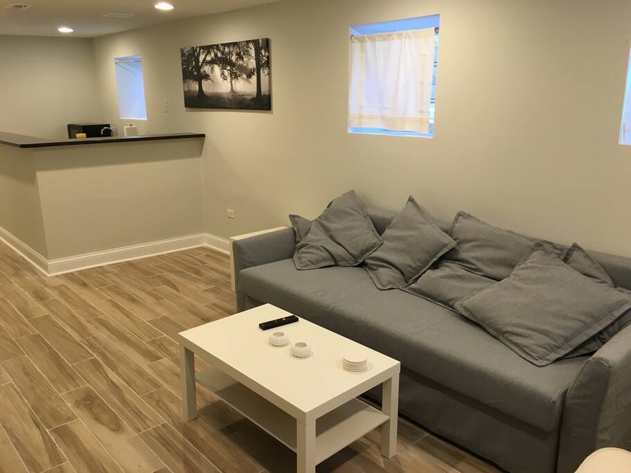 Spacious and newly updated garden living space with wide screen TV, wet bar, private bedroom, private bathroom, mini fridge and microwave.