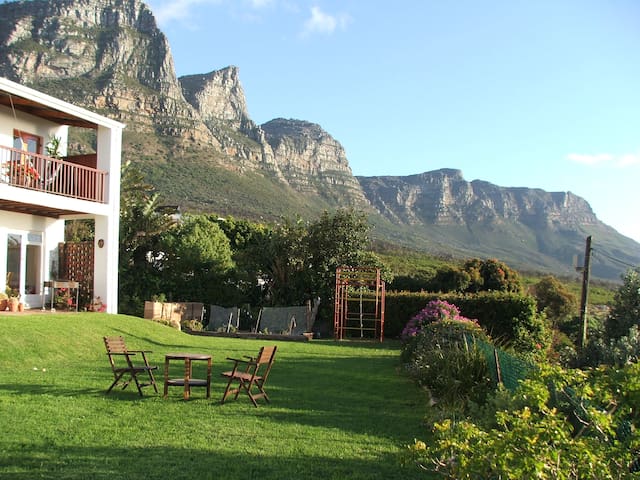 Camps Bay house with seaview for Dec/Jan season gallery image 3