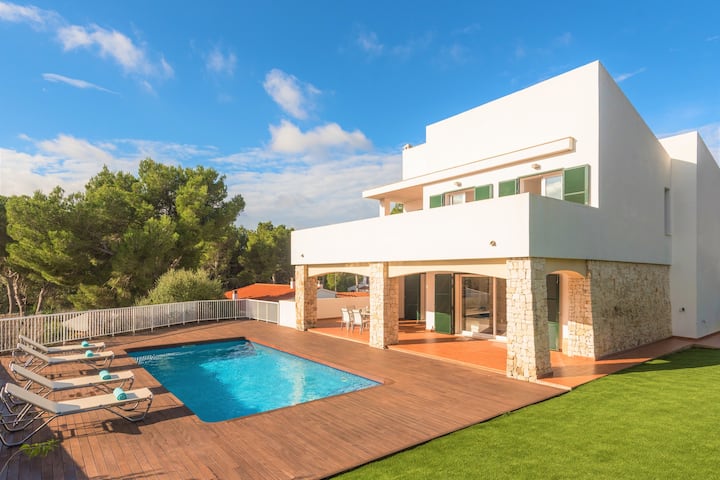 Villa Barbara ★Beach★ private Pool, free AC&WiFi★