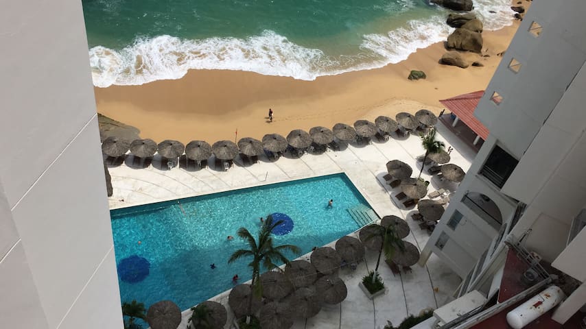 Departamento Torres Gemelas en playa, albercas