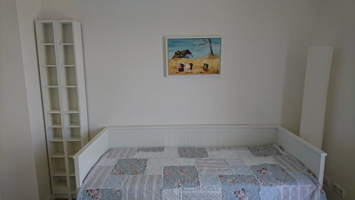 Kinderzimmer mit zwei Einzelbetten und Doppelschlafcouch 1.60 m