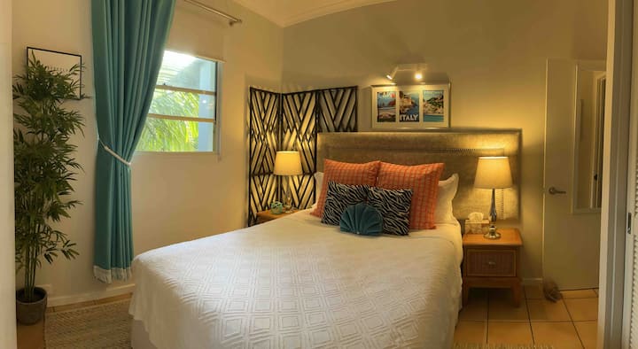 مع غروب الشمس، تشعر غرفة النوم بالراحة والرومانسية!