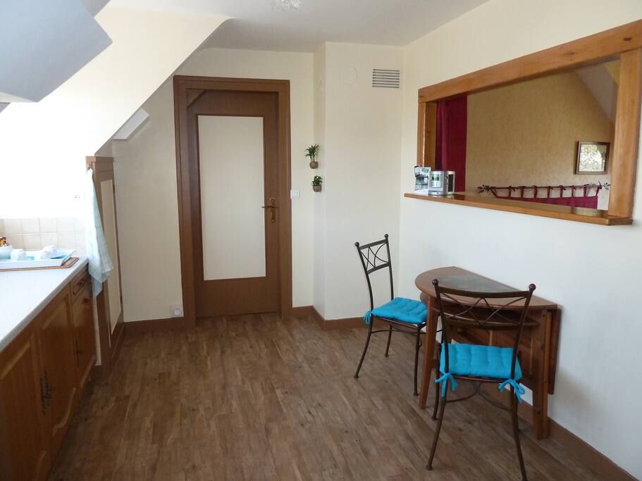 Kitchenette ouverte sur salon